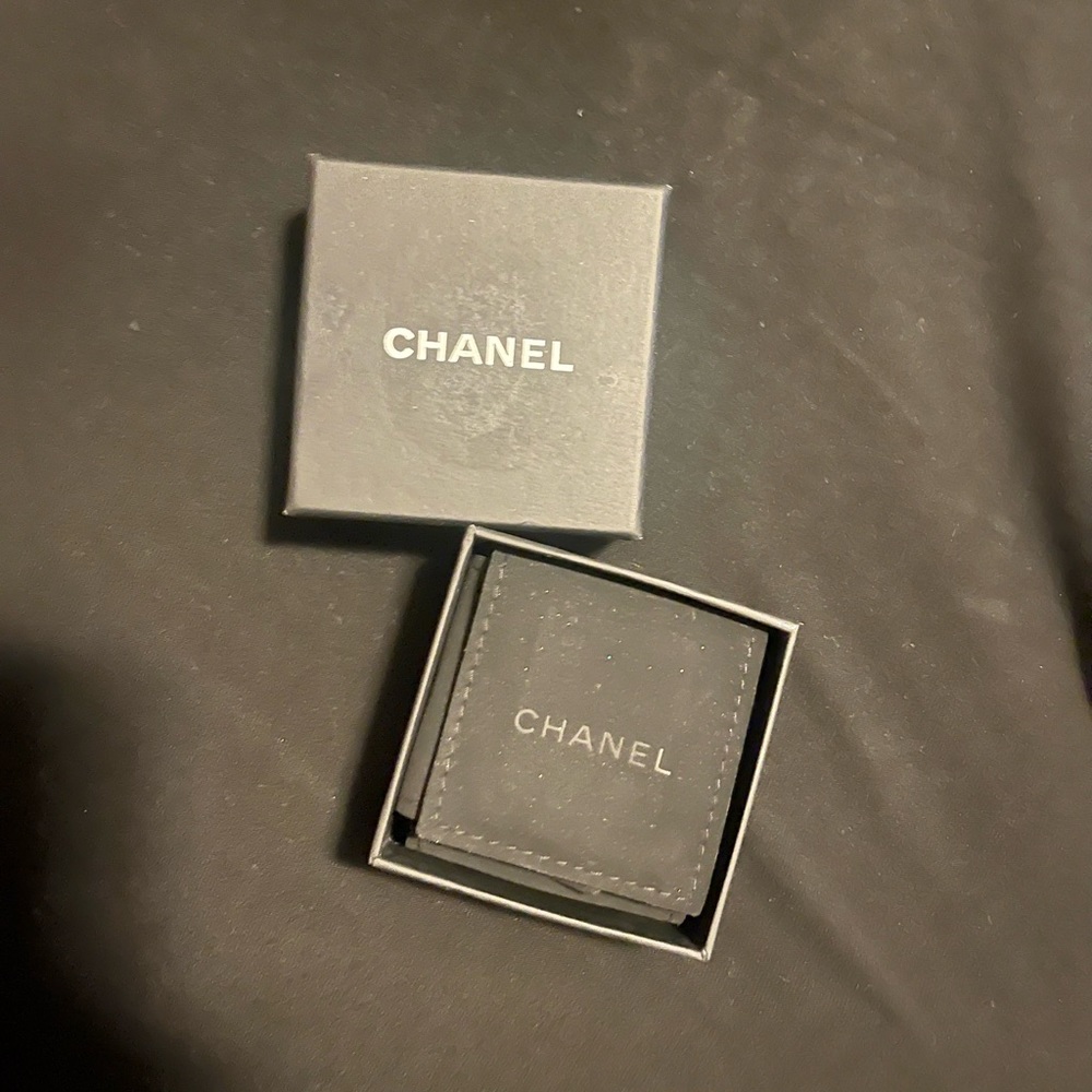 ONE rose gold chanel earring